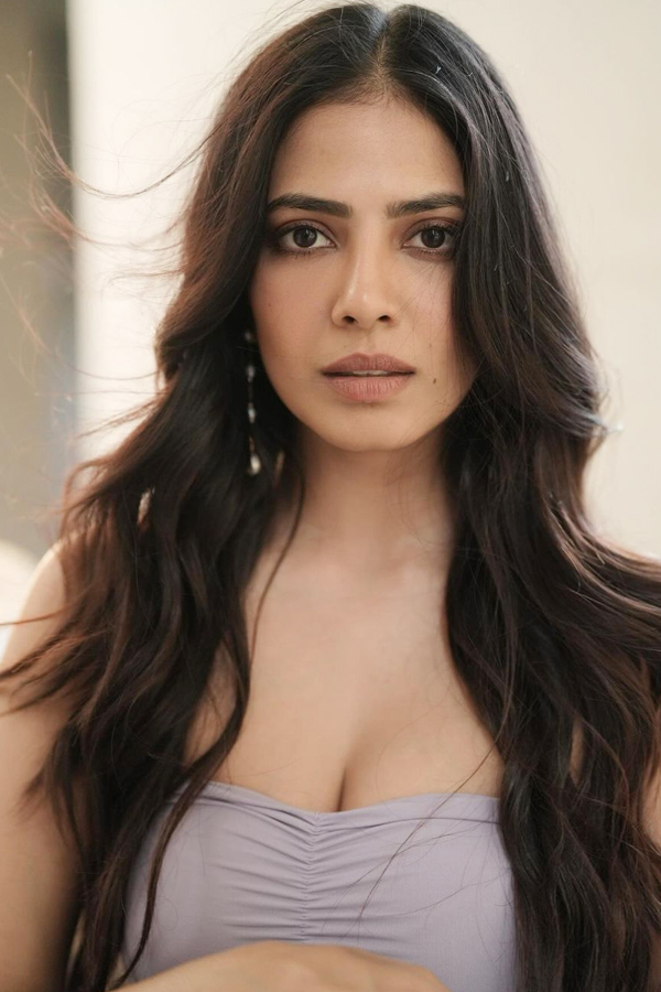 Malavika-Mohanan-11.jpg 12