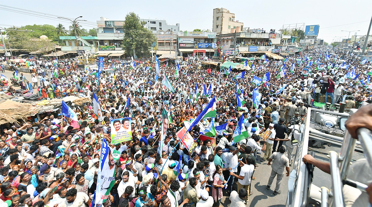 cm_20ys_20jagan_20memantha_20siddham_20bus_20yatra_20at_20gudivada_20photos-3.jpg 3