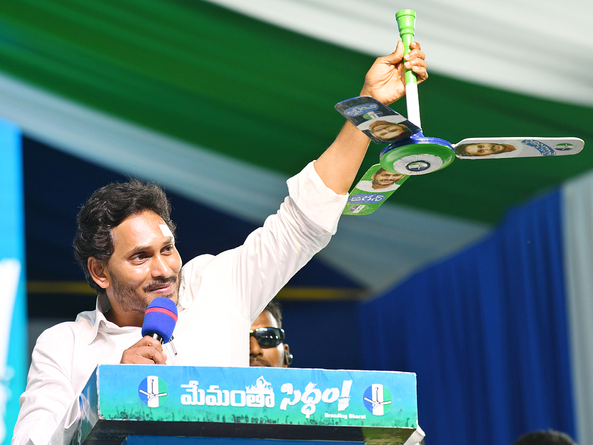 AP_20CM_20YS_20Jagan_20Memantha_20Siddham_20Public_20Meeting_20at_20Bhimavaram_20West_20Godavari_20Photos_20_281_29.jpg 19