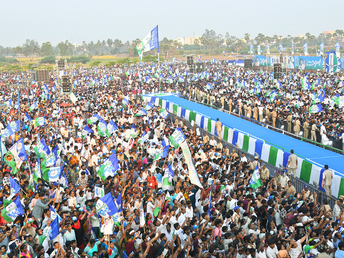 AP_20CM_20YS_20Jagan_20Memantha_20Siddham_20Public_20Meeting_20at_20Bhimavaram_20West_20Godavari_20Photos_20_2833_29.jpg 8