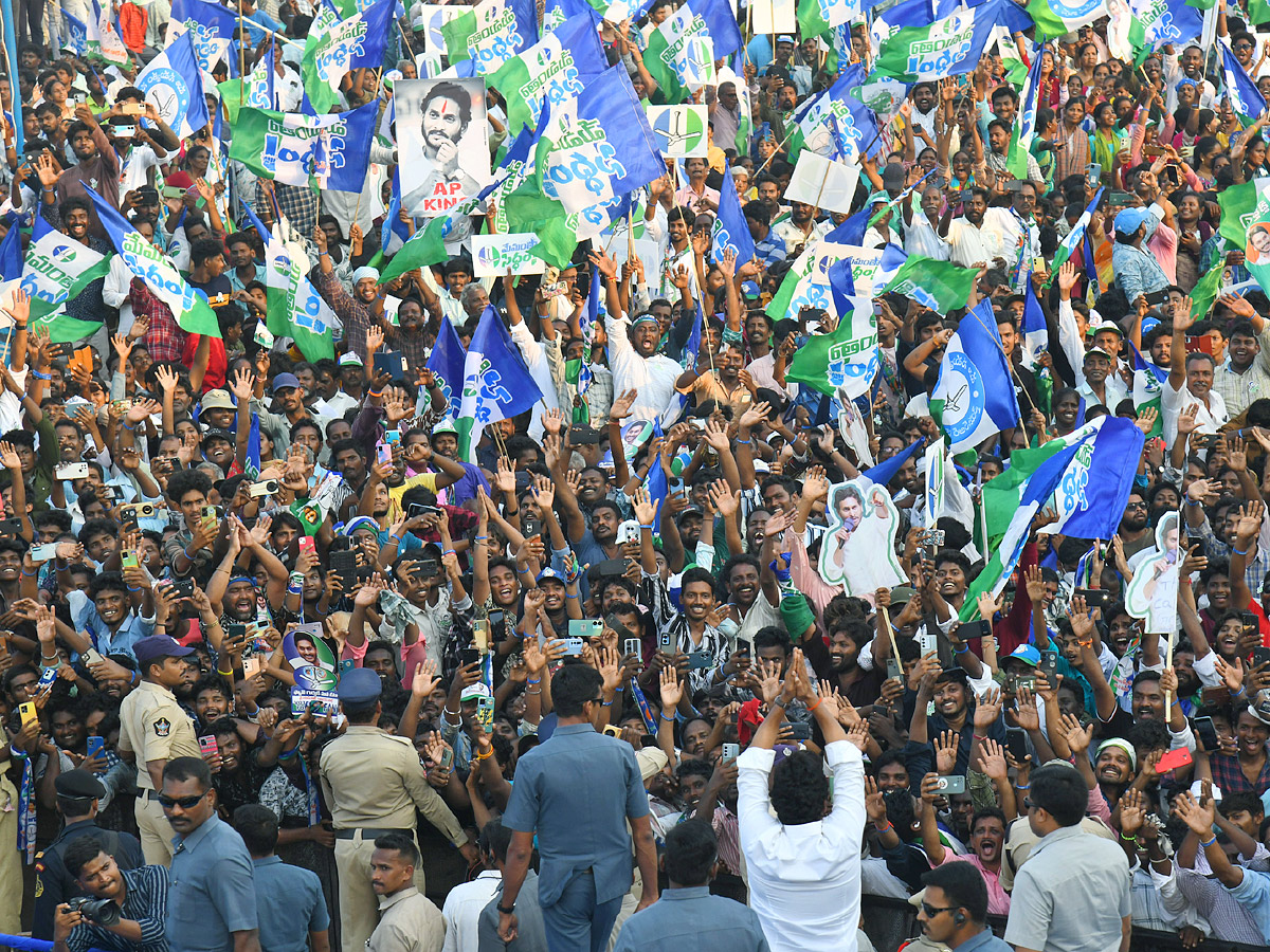 AP_20CM_20YS_20Jagan_20Memantha_20Siddham_20Public_20Meeting_20at_20Bhimavaram_20West_20Godavari_20Photos_20_2836_29.jpg 11