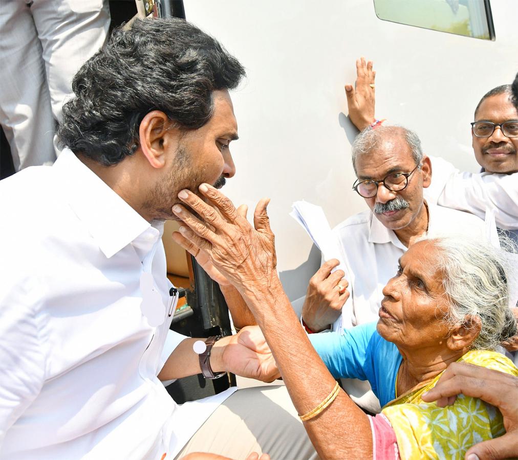 Memantha_20Siddham_20CM_20Jagan_20Bus_20Yatra_20West_20Godavari_20Photos-13.jpg 13