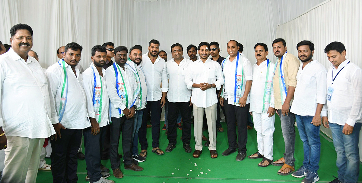 Memantha_20Siddham_20CM_20Jagan_20Bus_20Yatra_20West_20Godavari_20Photos-2.jpg 2
