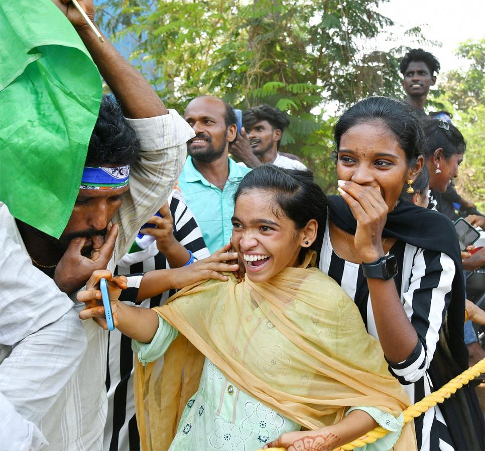 Memantha_20Siddham_20CM_20Jagan_20Bus_20Yatra_20West_20Godavari_20Photos-20.jpg 20