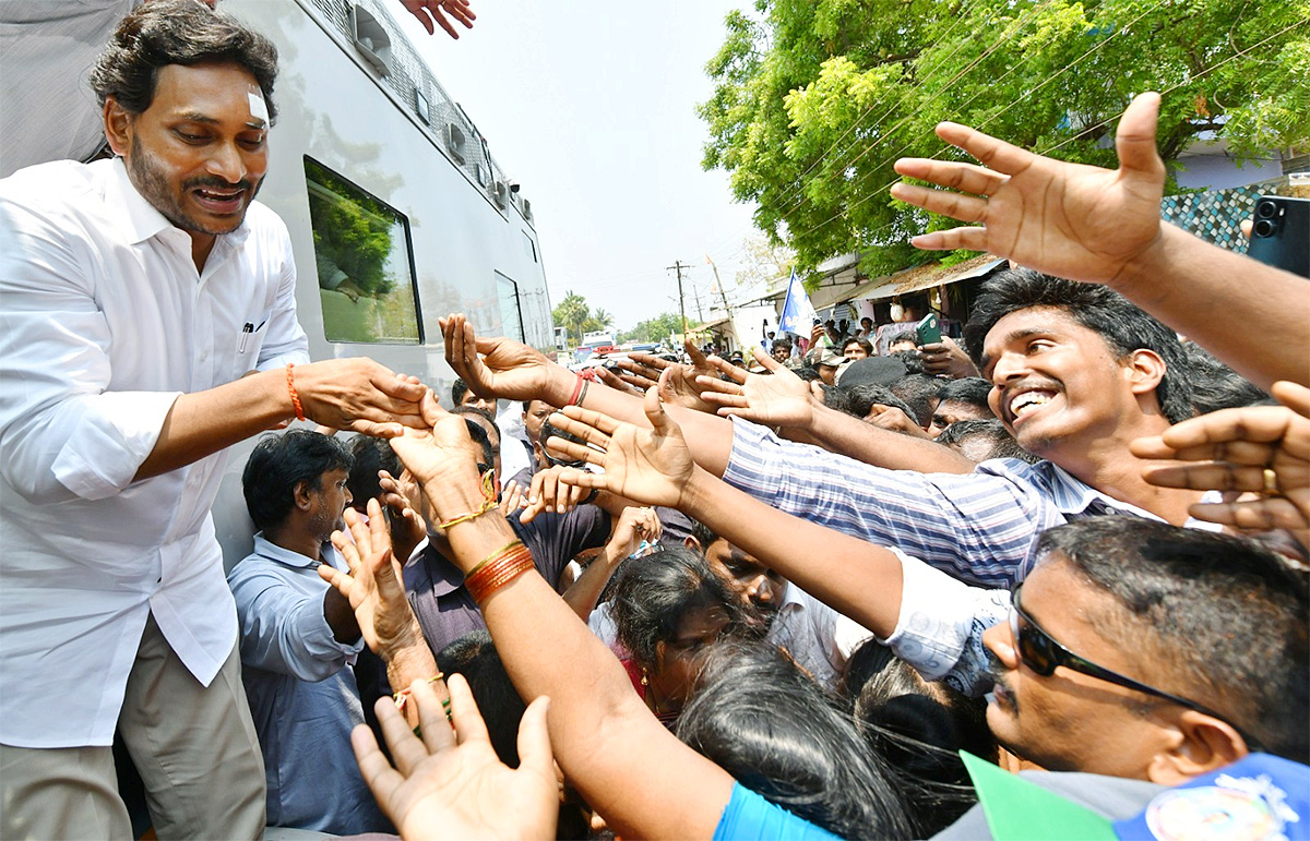 Memantha_20Siddham_20CM_20Jagan_20Bus_20Yatra_20West_20Godavari_20Photos-31.jpg 30