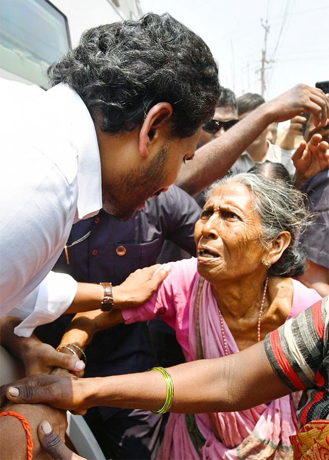 Memantha_20Siddham_20CM_20Jagan_20Bus_20Yatra_20West_20Godavari_20Photos-32.jpg 31