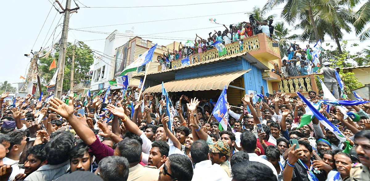 Memantha_20Siddham_20CM_20Jagan_20Bus_20Yatra_20West_20Godavari_20Photos-37.jpg 36