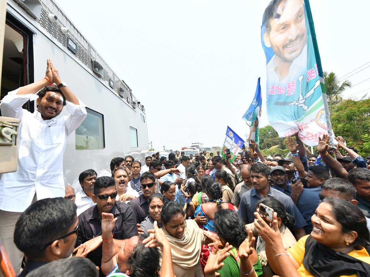 Memantha_20Siddham_20CM_20Jagan_20Bus_20Yatra_20West_20Godavari_20Photos-44.jpg 42