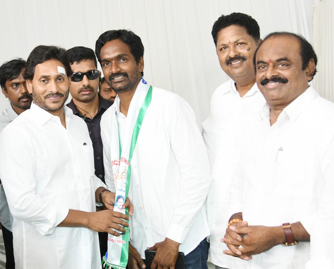 Memantha_20Siddham_20CM_20Jagan_20Bus_20Yatra_20West_20Godavari_20Photos-6.jpg 6