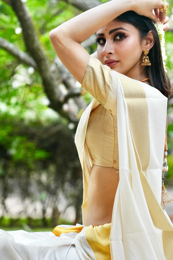 Mouni-Roy__20Suraj-Nambiar-4.jpg 5