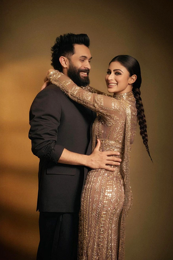 Mouni-Roy__20Suraj-Nambiar-8.jpg 9