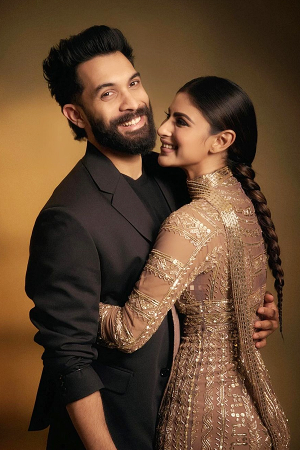 Mouni-Roy__20Suraj-Nambiar-9.jpg 10