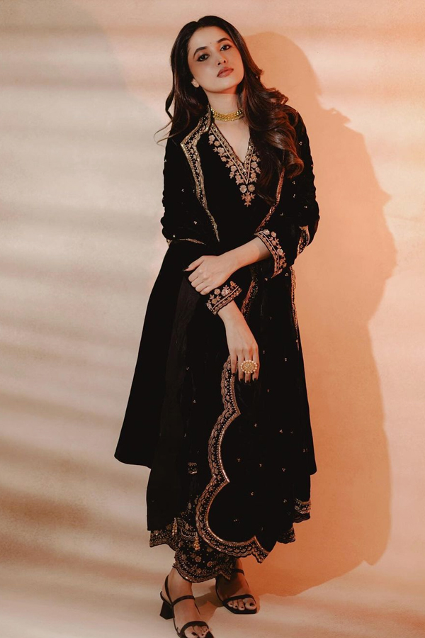 Priyanka-Arul-Mohan-11.jpg 12