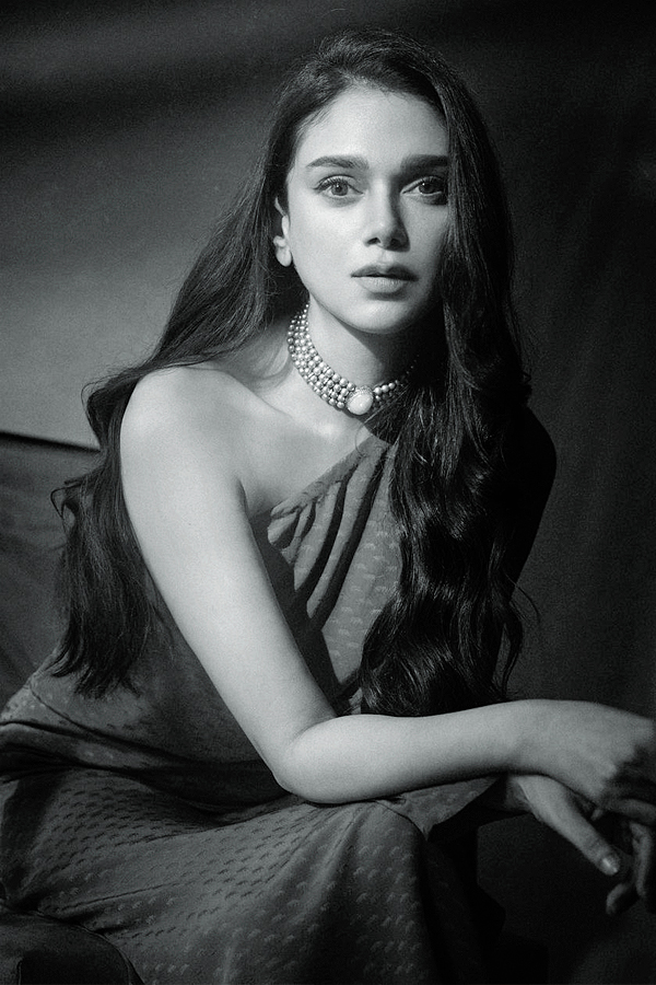 Aditi_20Rao_20Hydari_20showers_20love_20on_20fiance_20Siddharth_20on_20his_20birthday_20Photos_20_282_29.jpg 6