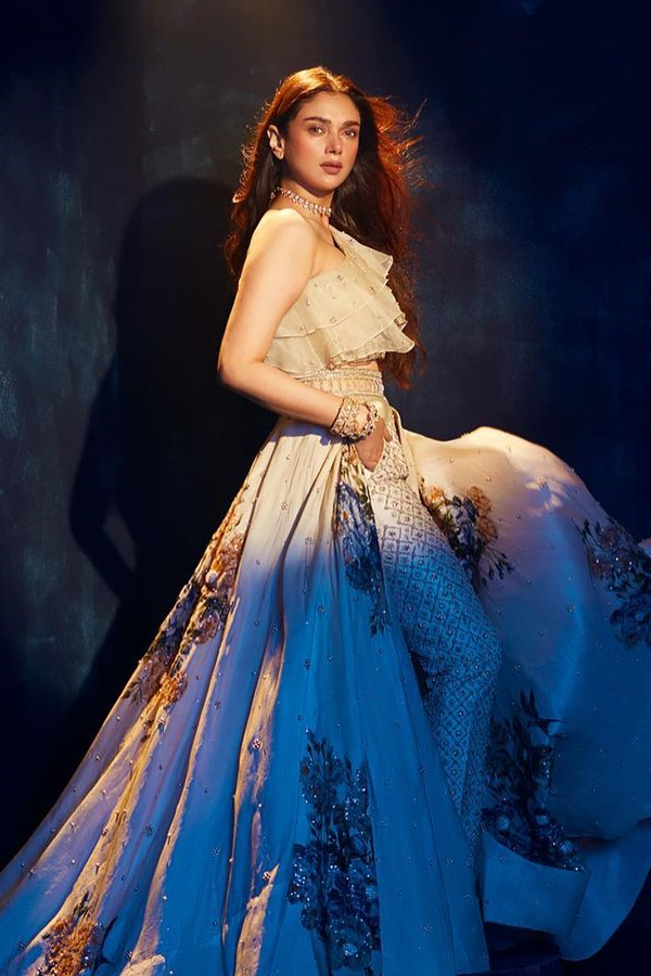 Aditi_20Rao_20Hydari_20showers_20love_20on_20fiance_20Siddharth_20on_20his_20birthday_20Photos_20_285_29.jpg 9