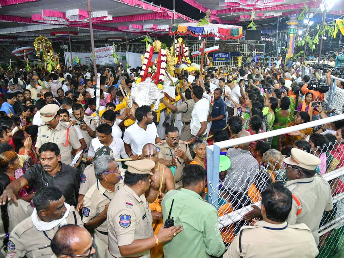 Sri_20Rama_20Navami_20bhadrachalam_20lord_20rama_20kalyanam_20celebrations-_20_2810_29.jpg 10