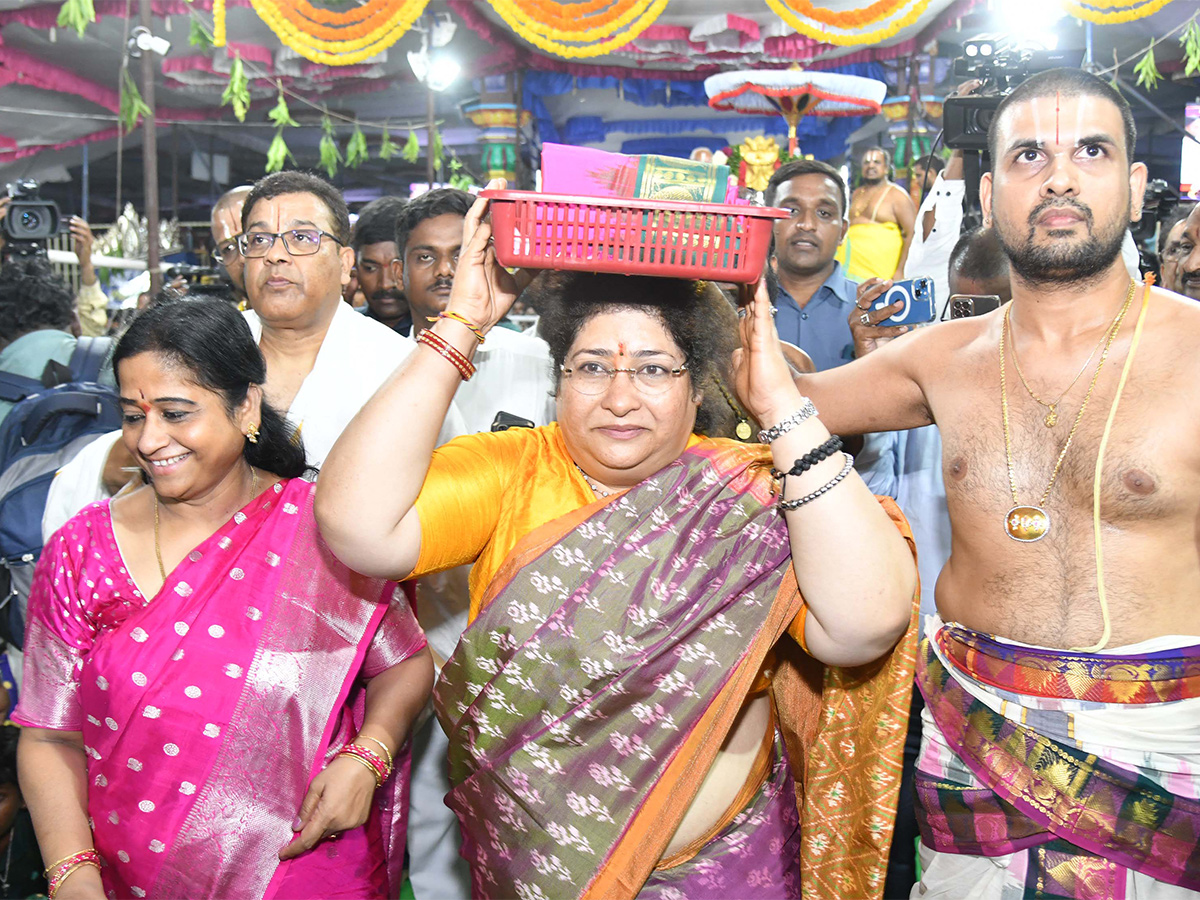 Sri_20Rama_20Navami_20bhadrachalam_20lord_20rama_20kalyanam_20celebrations-_20_2826_29.jpg 26