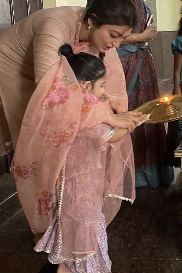 actress_20praneetha.jpg 18