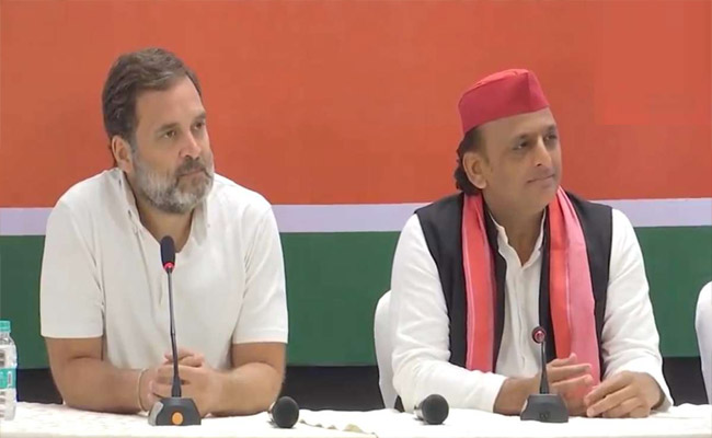 rahul--akhilesh.jpg