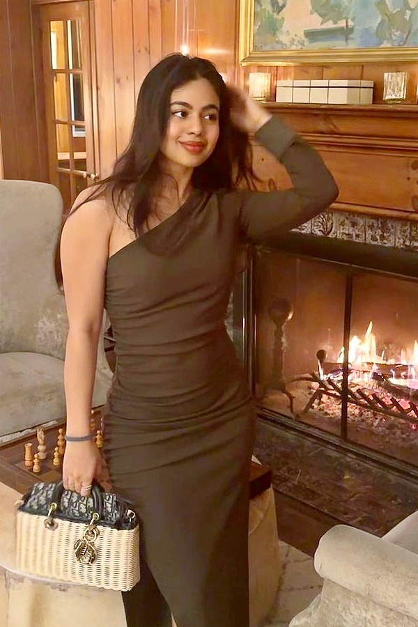 Hero_20Arjun_20Second_20Daughter_20Anjana_20Sarja_20Starts_20her_20New_20Business_20Photos_20_283_29.jpg 4