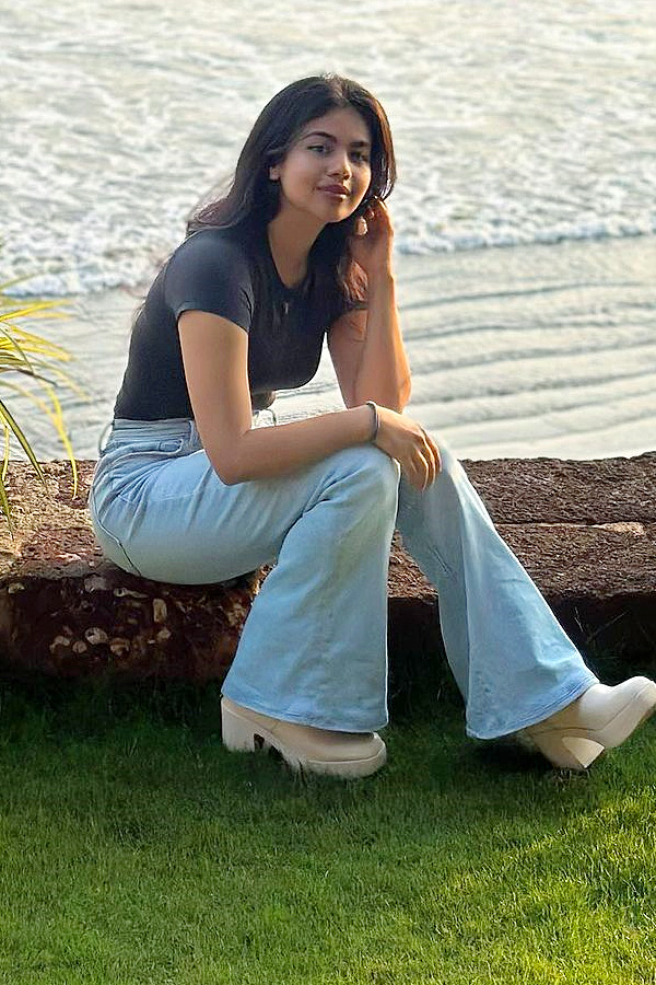 Hero_20Arjun_20Second_20Daughter_20Anjana_20Sarja_20Starts_20her_20New_20Business_20Photos_20_289_29.jpg 10