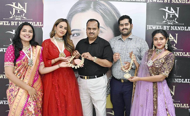 Jewel_20by_20Nandlal_20Showroom_20in_20Hyderabad_20Photos_20_281_29.jpg 1