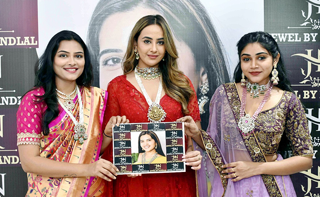 Jewel_20by_20Nandlal_20Showroom_20in_20Hyderabad_20Photos_20_284_29.jpg 4