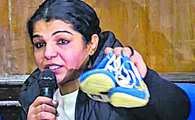 sakshi.jpg