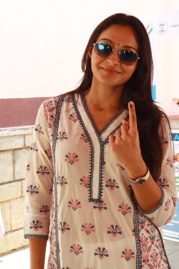 14.Andrea-Jeremiah.jpg 17