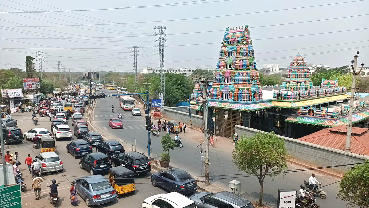 Devotees_20Rush_20To_20Chilkur_20Balaji_20Temple_20For_20Garuda_20Prasadam-4.jpg 4