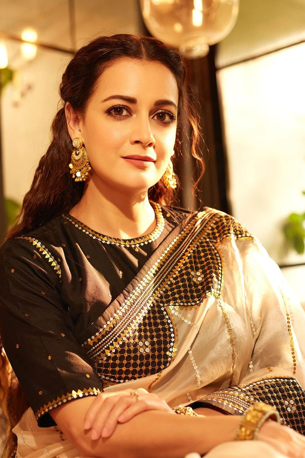 Dia-Mirza-Rekhi-1.jpg 2