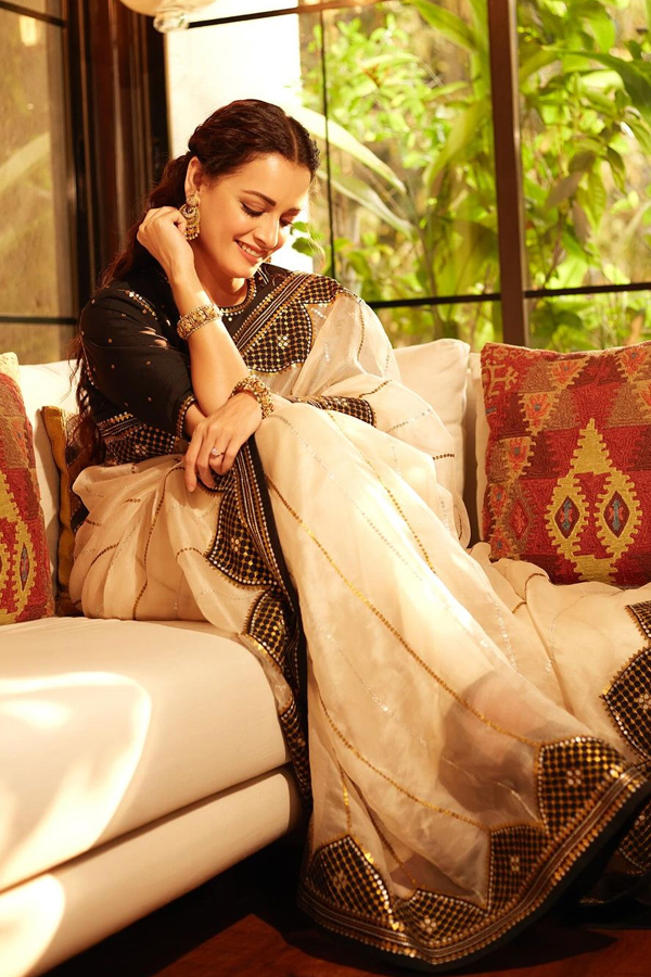 Dia-Mirza-Rekhi-2.jpg 3