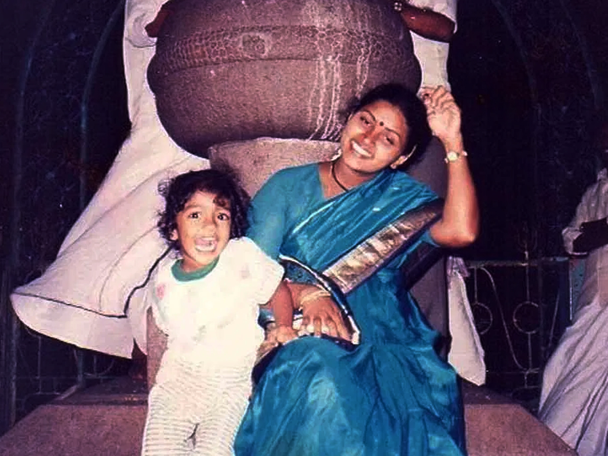 Eesha-Rebba-1.jpg 2