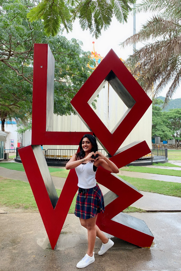 Eesha-Rebba-16.jpg 16