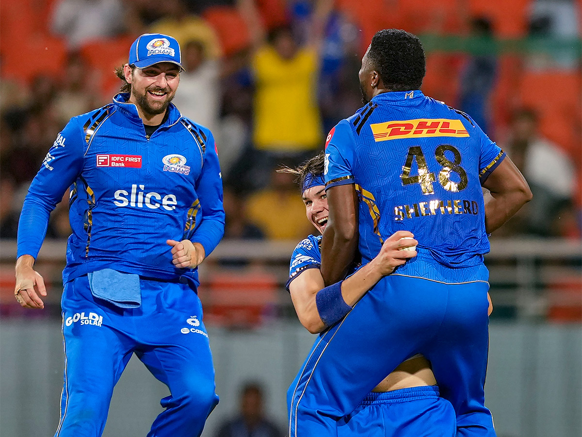 IPL_202024_20cricket_20match_20between_20Punjab_20Kings_20and_20Mumbai_20Indians-_20_2810_29.jpg 10