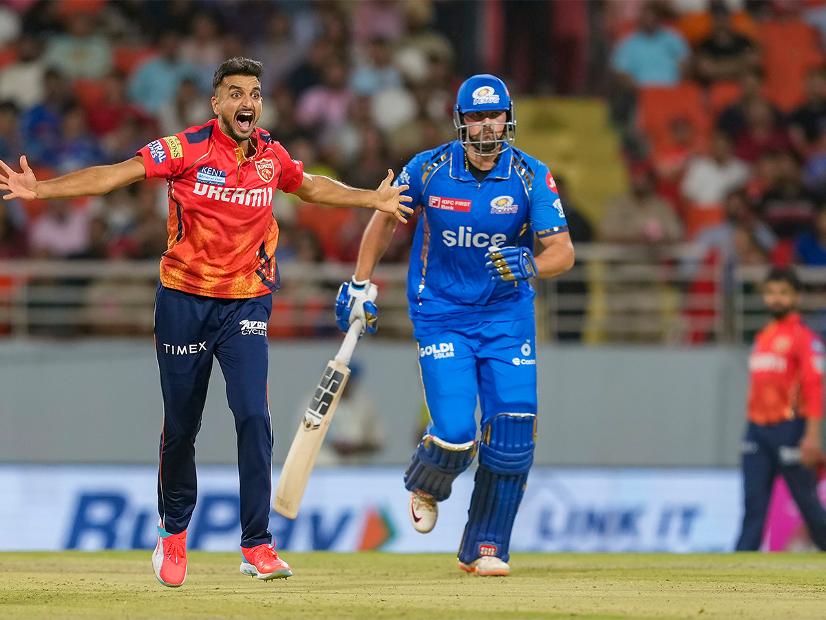 IPL_202024_20cricket_20match_20between_20Punjab_20Kings_20and_20Mumbai_20Indians-_20_2812_29.jpg 12
