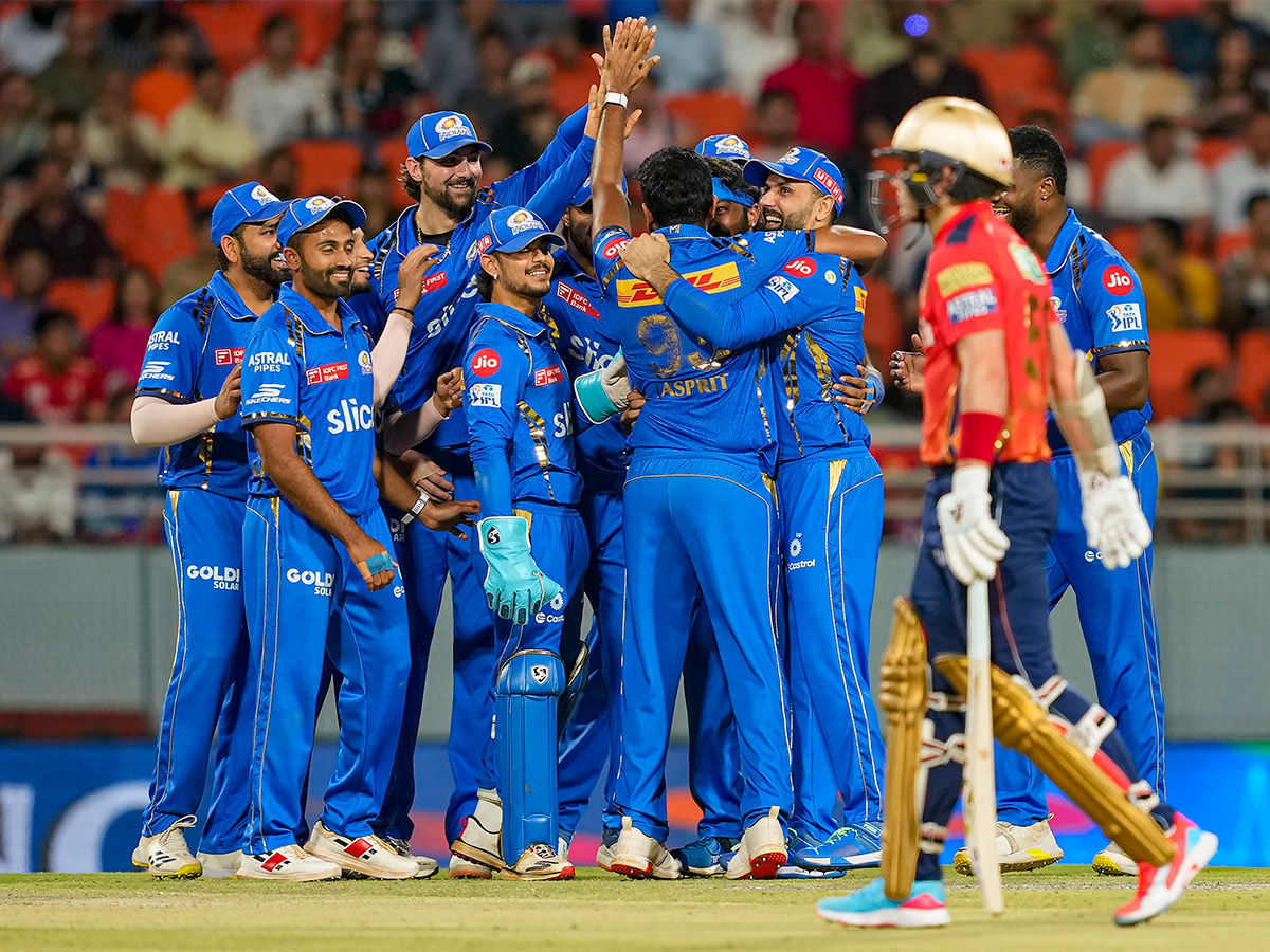 IPL_202024_20cricket_20match_20between_20Punjab_20Kings_20and_20Mumbai_20Indians-_20_2815_29.jpg 15