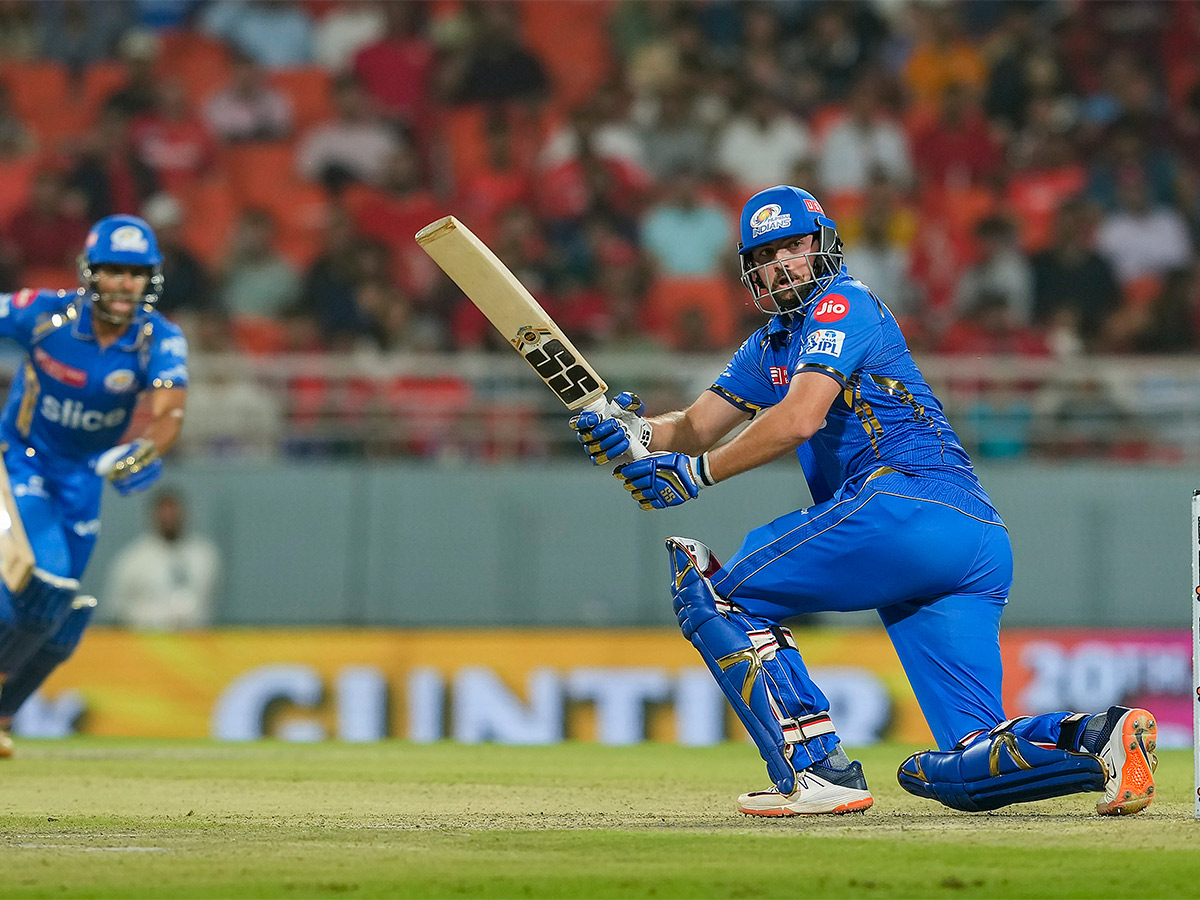 IPL_202024_20cricket_20match_20between_20Punjab_20Kings_20and_20Mumbai_20Indians-_20_2816_29.jpg 16