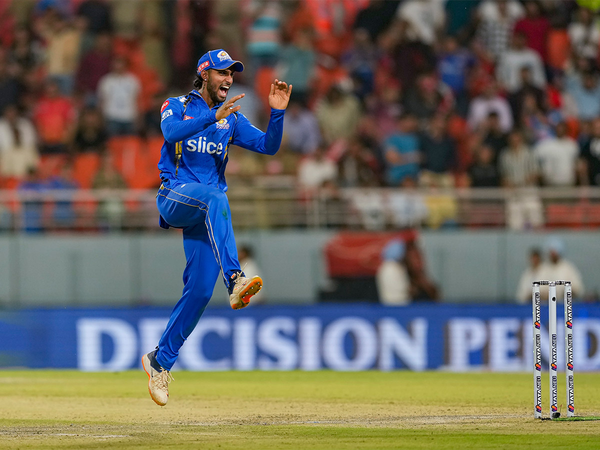 IPL_202024_20cricket_20match_20between_20Punjab_20Kings_20and_20Mumbai_20Indians-_20_284_29.jpg 4