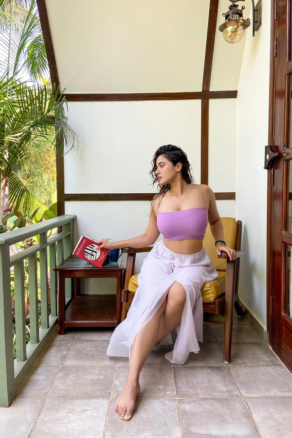 Ketika-Sharma-3.jpg 4