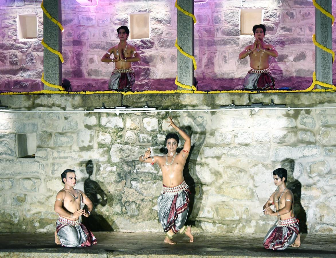 Kuchipudi_20Dance_20Metla_20Bavi_20at_20Bansilalpet_20Photos-18.jpg 15