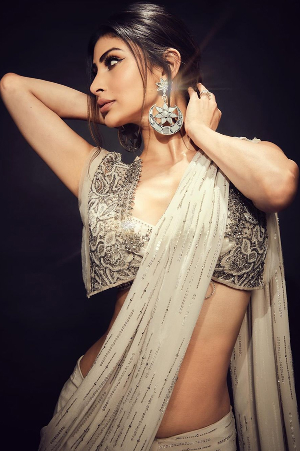 Mouni-Roy-6.jpg 7