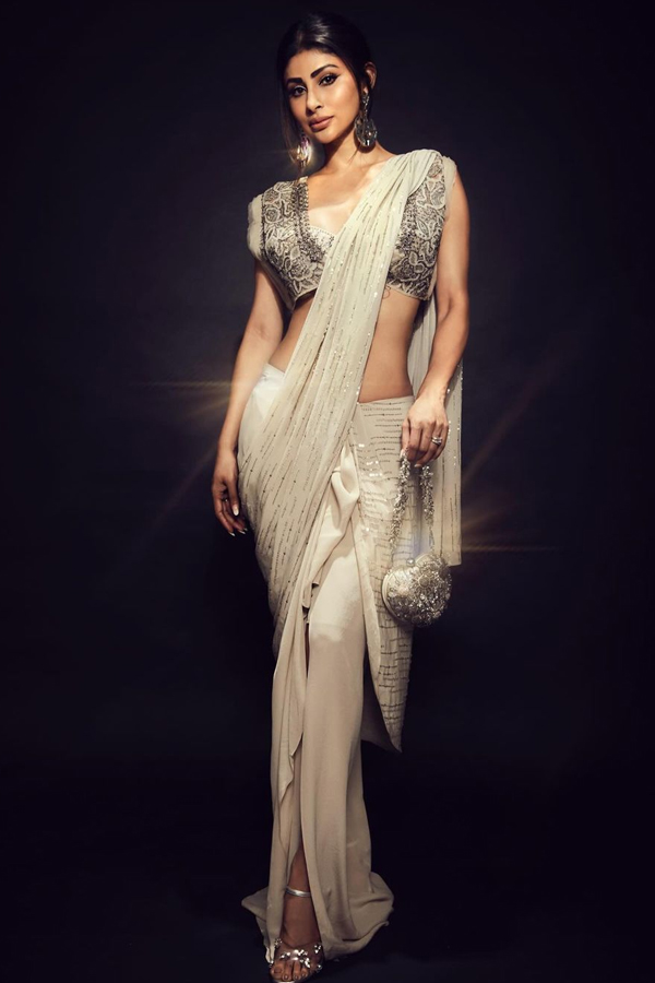 Mouni-Roy-8..jpg 9