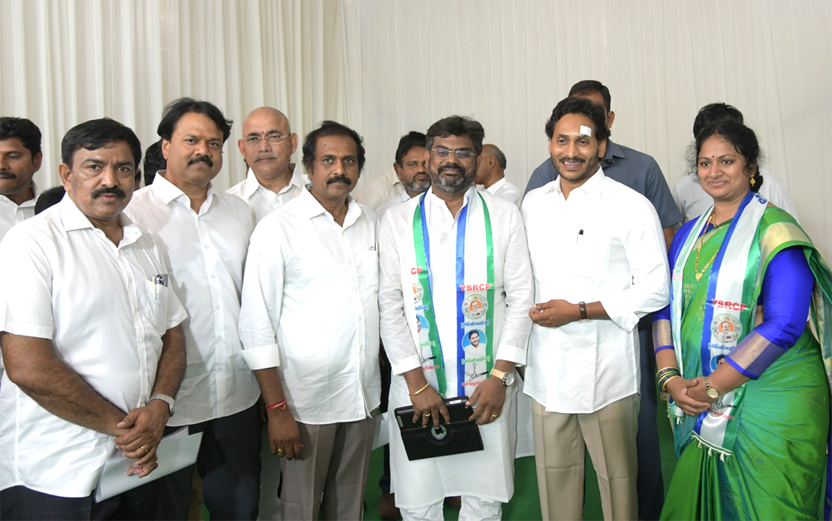 Tdp_20And_20Janasena_20Leaders_20Joins_20Ysrcp-12.jpg 12