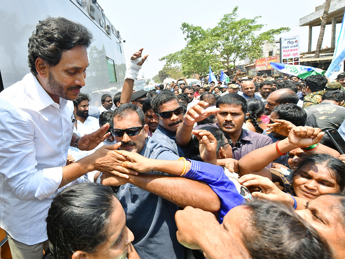 YS_20Jagan_20Memantha_20Siddham_20at_20EastGodavari_20Photos-1.jpg 2