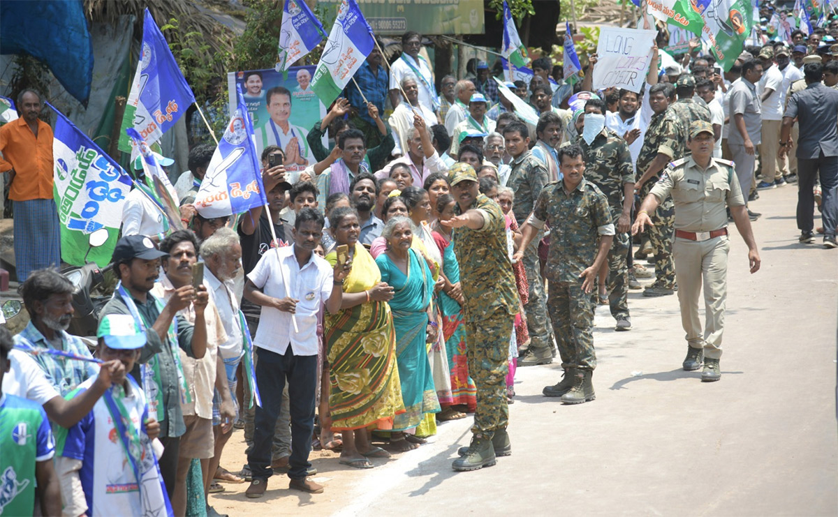 YS_20Jagan_20Memantha_20Siddham_20at_20EastGodavari_20Photos-14.jpg 14