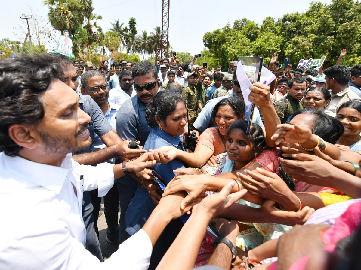 YS_20Jagan_20Memantha_20Siddham_20at_20EastGodavari_20Photos-2.jpg 3