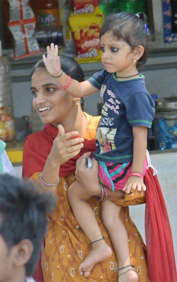 YS_20Jagan_20Memantha_20Siddham_20at_20EastGodavari_20Photos-26.jpg 25