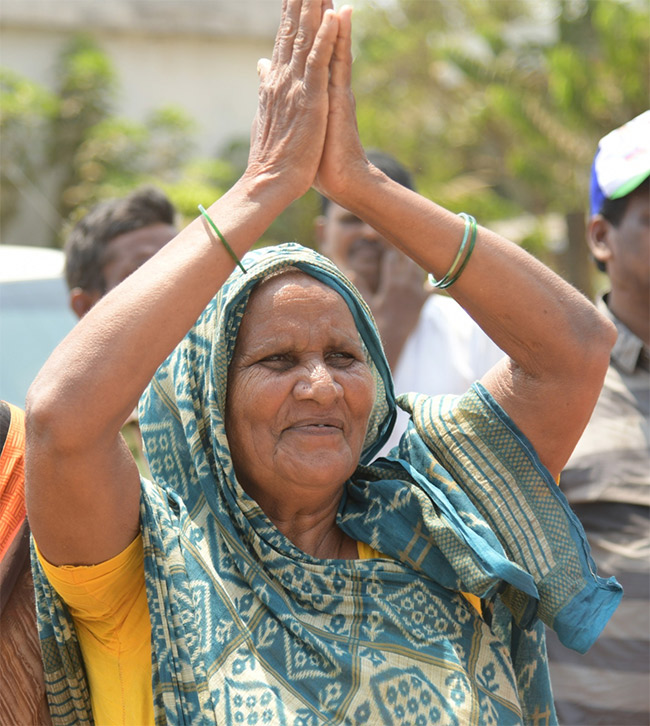 YS_20Jagan_20Memantha_20Siddham_20at_20EastGodavari_20Photos-41.jpg 37