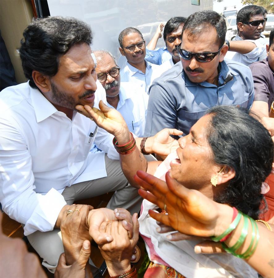 YS_20Jagan_20Memantha_20Siddham_20at_20EastGodavari_20Photos-43.jpg 39